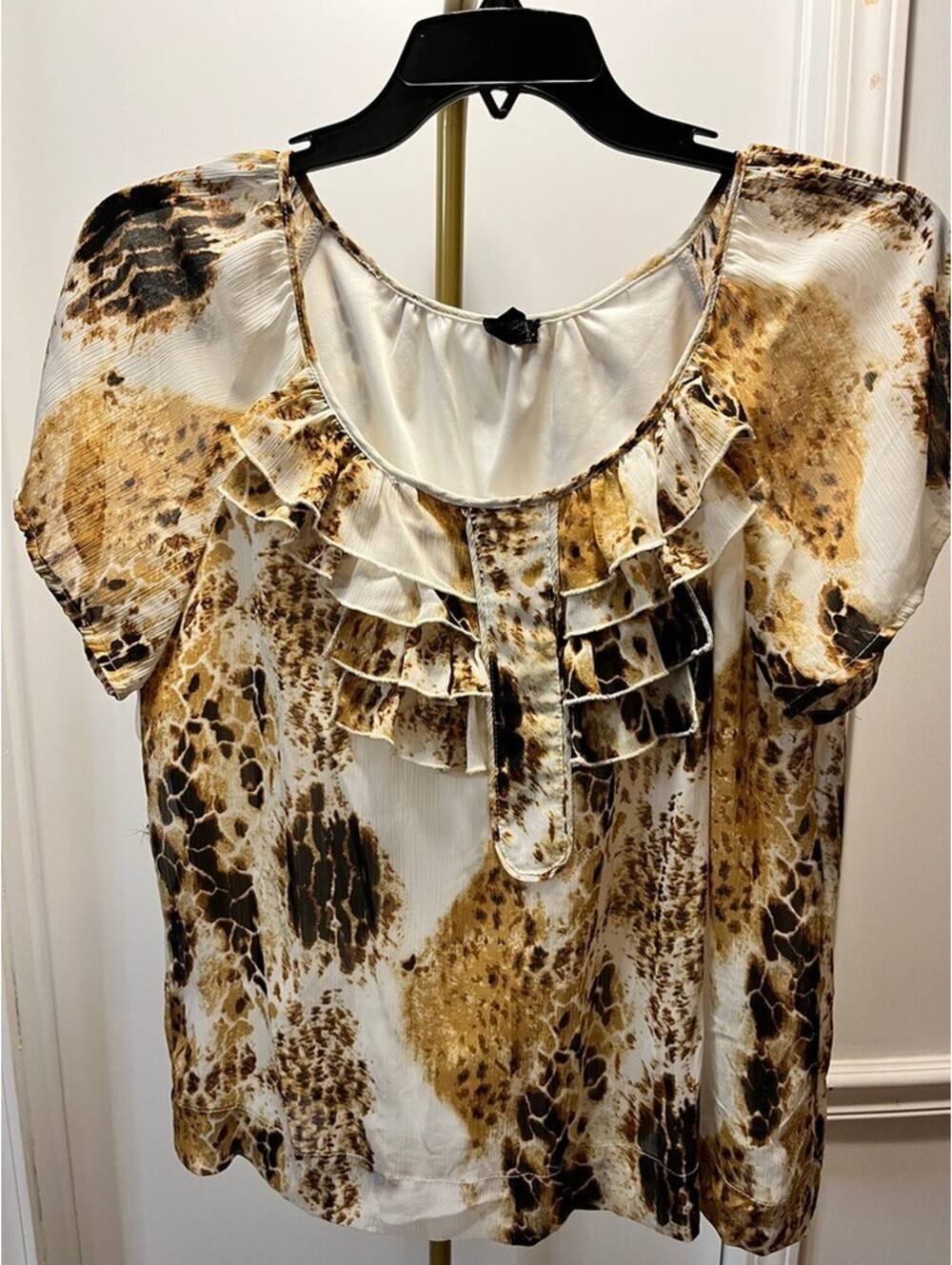 Essentials by Milano animal print ruffled blouse in size XL